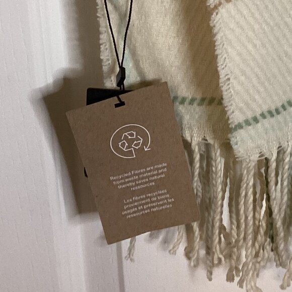 NWT Vero Moda Women's Long Plaid Blanket Scarf Wrap Shawl Fringe Winter Warm - Picture 4 of 5